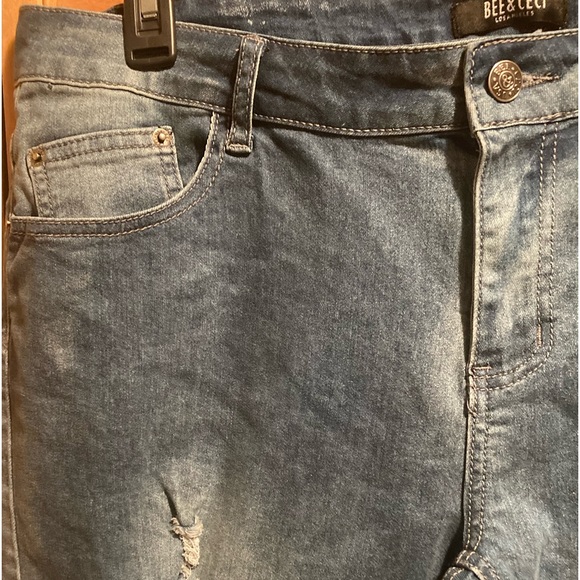 New & Ceci Los Angeles Blue Denim Distressed Ankle Jeans w/Embroidered Patches - Picture 5 of 16